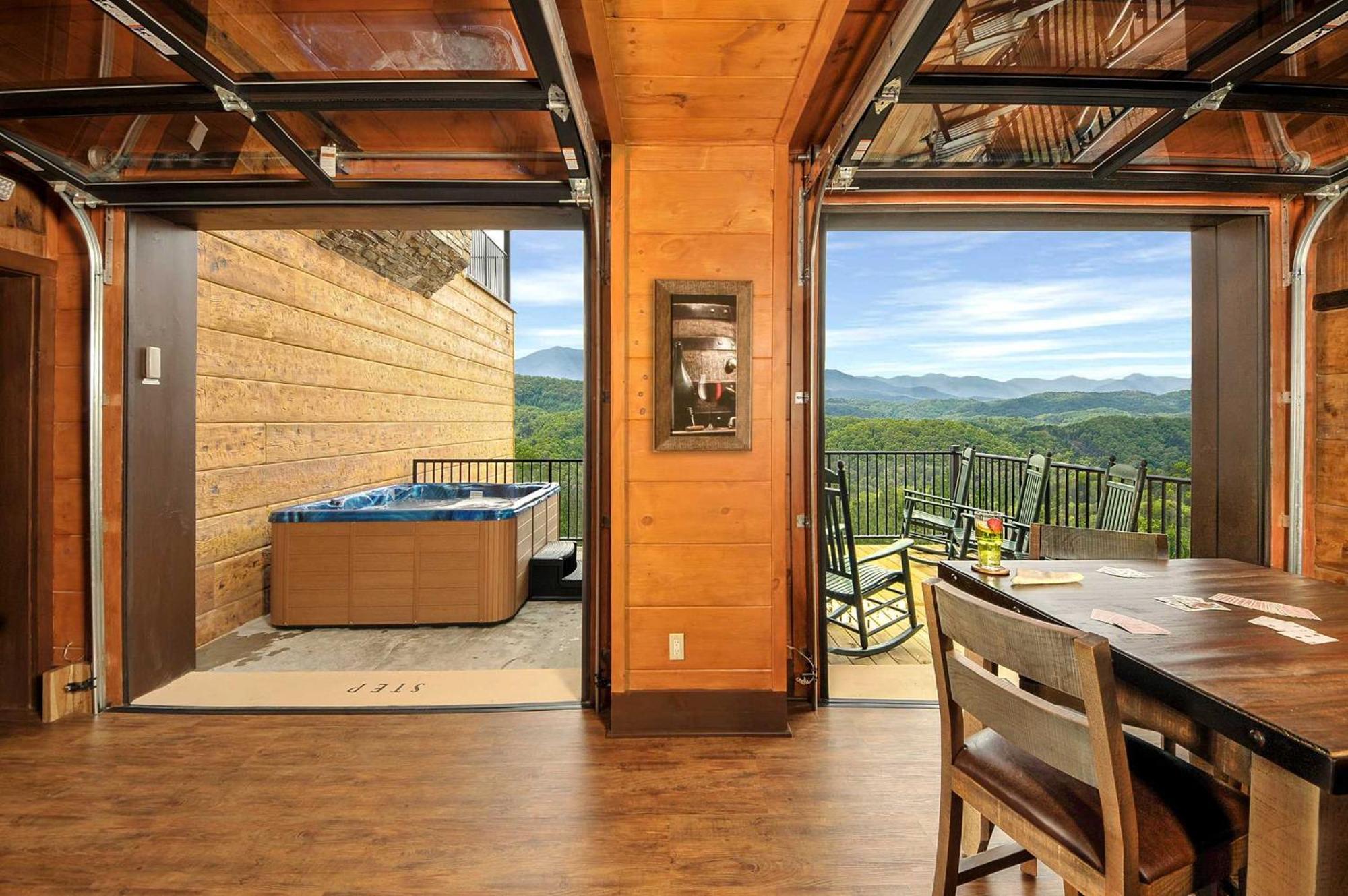 Skyview Mansion:13Bdrm, 17Bath, Sleeps 70, Indoor Pool, Amazing Views Villa Пиджен Фордж Екстериор снимка
